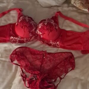 Elegant Red Lace Lingerie Set Size 38